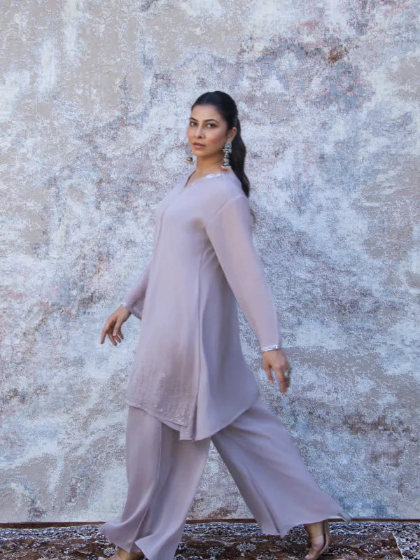 LAVENDER GREY EMBELLISHED CHINNON SILK KURTA SET