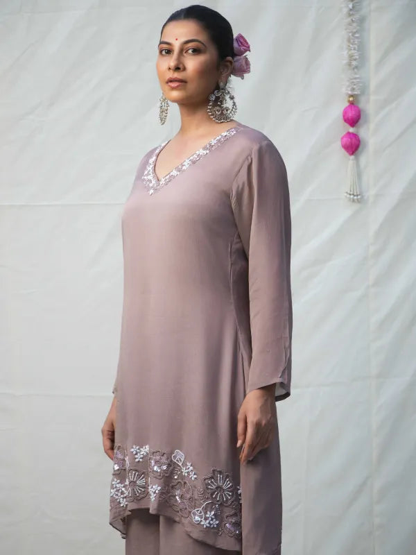 MAUVE CHINNON SILK KURTA SET WITH FLORAL EMBROIDERY