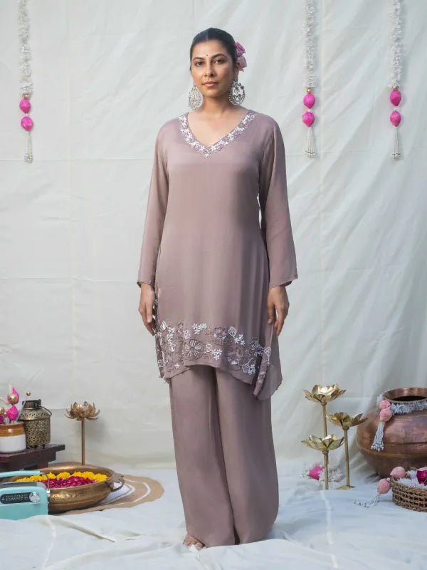 MAUVE CHINNON SILK KURTA SET WITH FLORAL EMBROIDERY